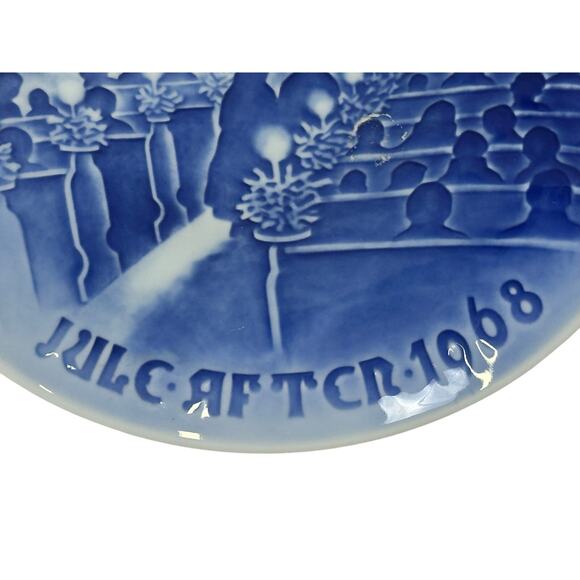 Bing and Grondahl Denmark 1968 Annual Christmas Plate 'Christmas in Church' - Picture 2 of 6